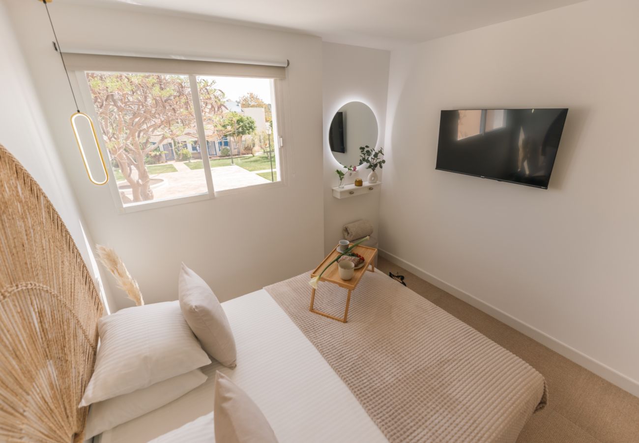 Ferienwohnung in Bahia Feliz - Lujo en primera linea de Mar con Piscina