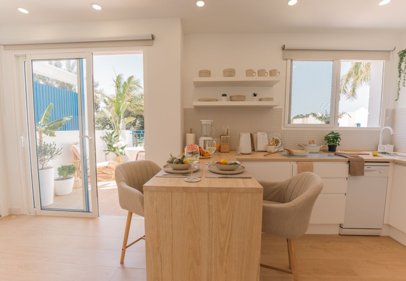 Ferienwohnung in Bahia Feliz - Lujo en primera linea de Mar con Piscina