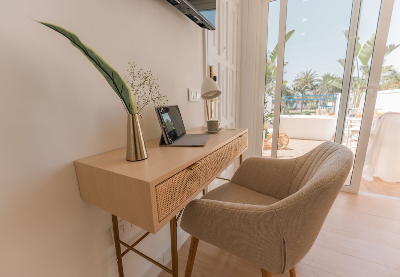 Ferienwohnung in Bahia Feliz - Lujo en primera linea de Mar con Piscina