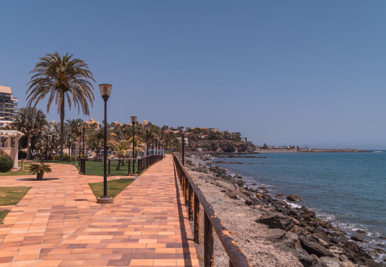 Ferienwohnung in Bahia Feliz - Lujo en primera linea de Mar con Piscina