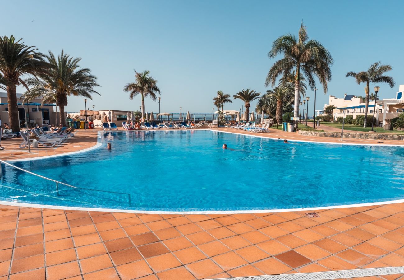 Ferienwohnung in Bahia Feliz - Lujo en primera linea de Mar con Piscina