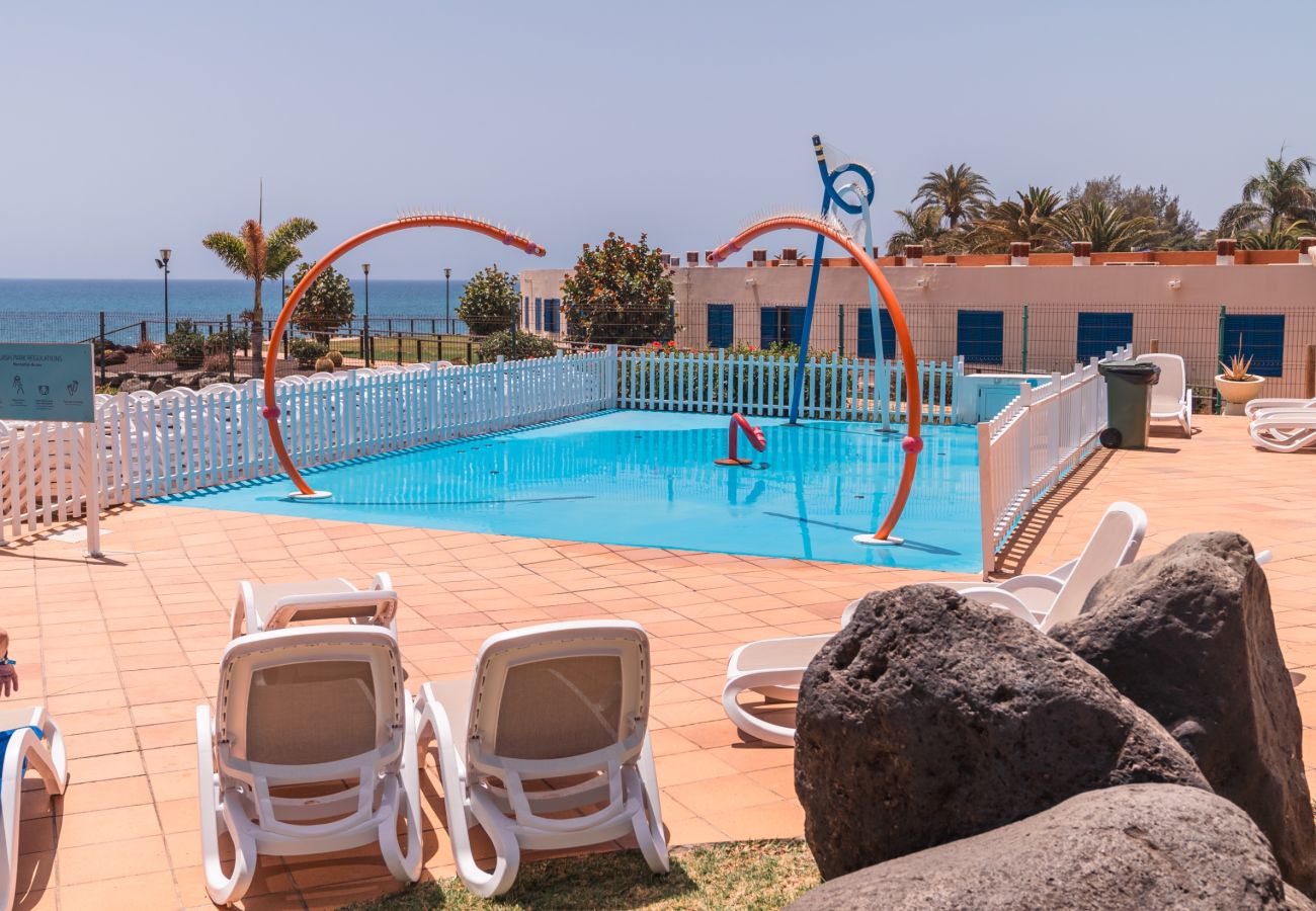 Ferienwohnung in Bahia Feliz - Lujo en primera linea de Mar con Piscina