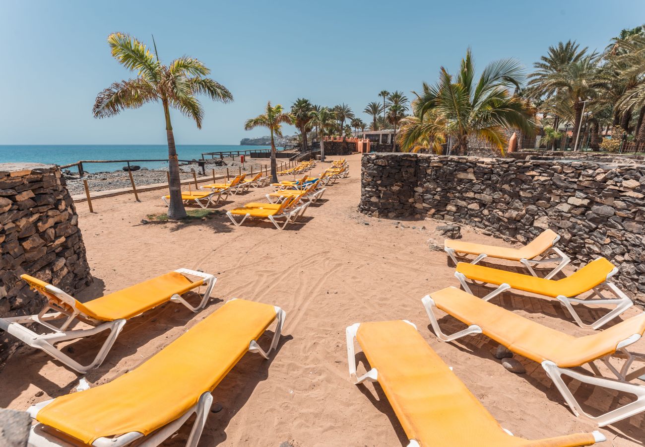 Ferienwohnung in Bahia Feliz - Lujo en primera linea de Mar con Piscina